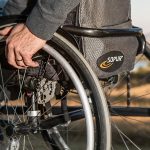 Różne rodzaje wózków inwalidzkich